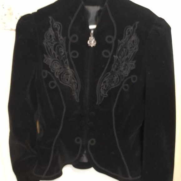 Gorgeous Victorian inspired, braided velvet Opera style coat - Picture 5 of 5